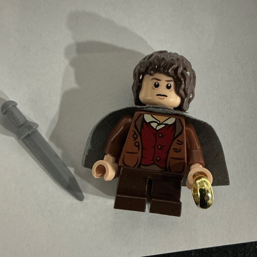 Lego Frodo Baggins 9470 Dark Bluish Gray Cape The Lord of the Rings Minifigure - Picture 1 of 1